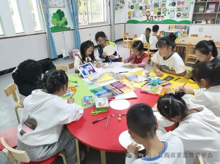 上饶市余干县周家村阳光驿站开展“诵读中华经典,营造书香万家”主题活动-江西省家庭教育学会